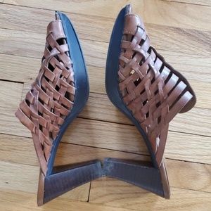 🪩 Franco Sarto low heel wedges sz 7